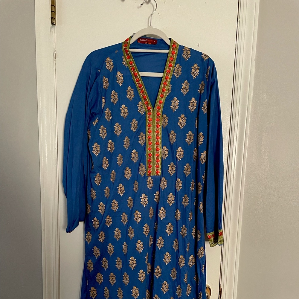 Brand new kamiz size 16 from Khaadi ( Pakistan).  Price $50